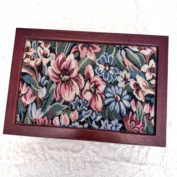 Floral Tapestry Wooden Jewelry Box vintage retro chest organizer 80’s or 90’s - Picture 2 of 8